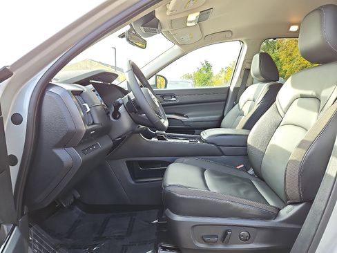 Certified 2023 Nissan Pathfinder SL image 12