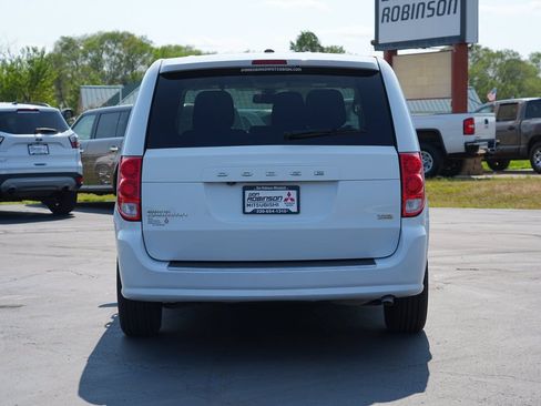 Used 2018 Dodge Grand Caravan SE w/ UConnect Hands-Free Group FWD image 4
