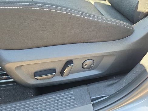 Certified 2025 Nissan Rogue SV FWD image 21