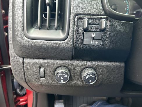 Used 2022 Chevrolet Colorado LT w/ Safety Package image 15