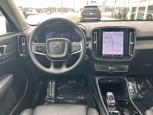 Used 2025 Volvo XC40 B5 Plus AWD/4WD image 18