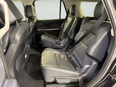 New 2026 Lincoln Navigator Premiere AWD/4WD image 23