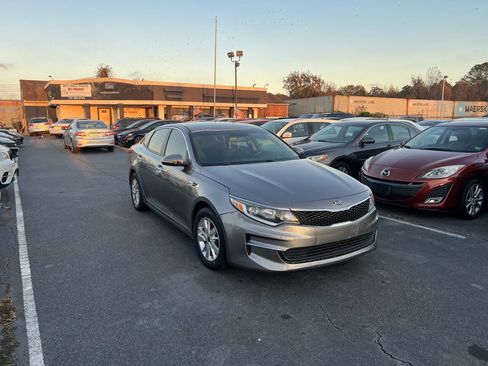 Used 2018 Kia Optima LX image 2