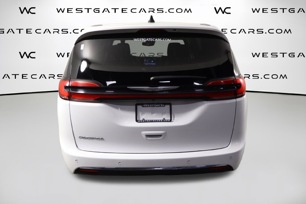 Used 2025 Chrysler Pacifica Select FWD image 4