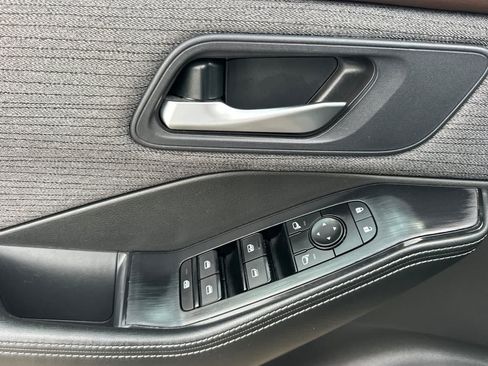Used 2023 Nissan Rogue SV AWD/4WD image 13