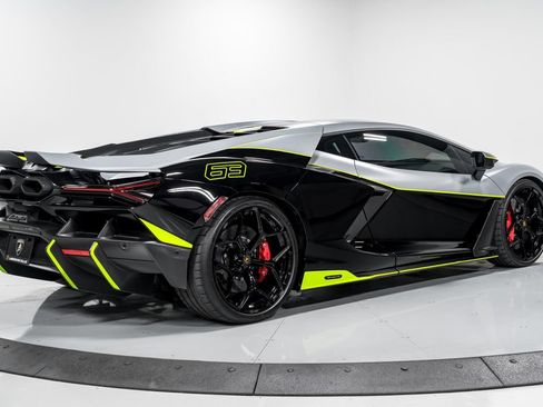 Used 2024 Lamborghini Revuelto AWD/4WD image 3