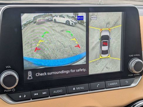 Used 2025 Nissan Sentra SV w/ SV Premium Package FWD image 20