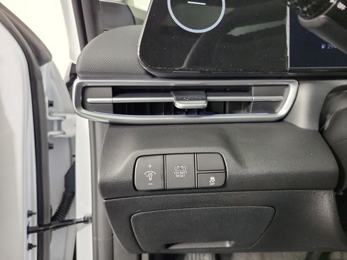 New 2025 Hyundai Elantra Limited image 22