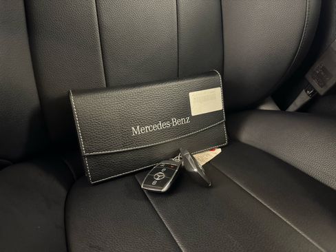 Used 2022 Mercedes-Benz GLB 250 GLB 250 4MATIC image 40