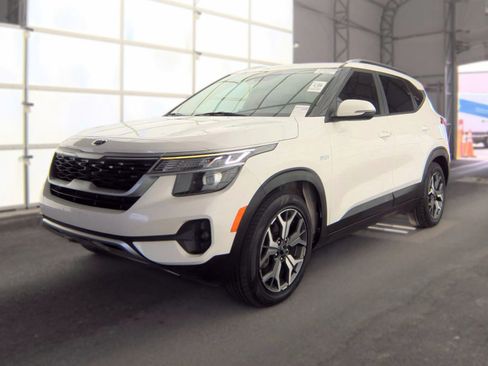 Used 2021 Kia Seltos EX AWD/4WD image 3