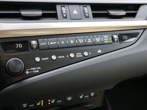 Used 2019 Lexus ES 350 Ultra Luxury image 23