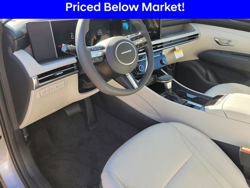 Certified 2025 Hyundai Tucson SEL image 3