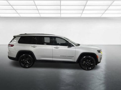 Used 2022 Jeep Grand Cherokee L Laredo AWD/4WD image 3