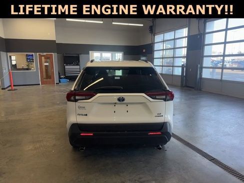 Used 2021 Toyota RAV4 LE image 8