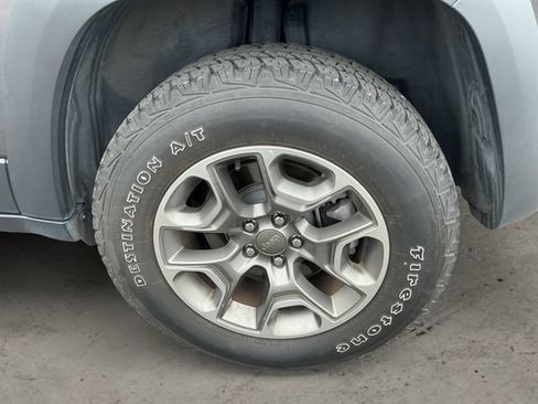 Used 2021 Jeep Cherokee Trailhawk AWD/4WD image 9