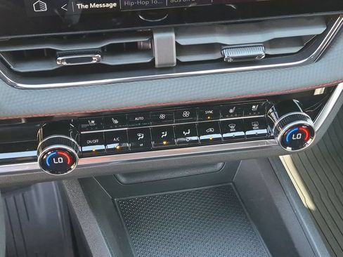 Certified 2025 Chevrolet Equinox RS w/ Convenience Package III FWD image 9