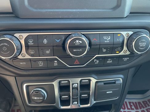 Used 2023 Jeep Wrangler Unlimited Sport image 23