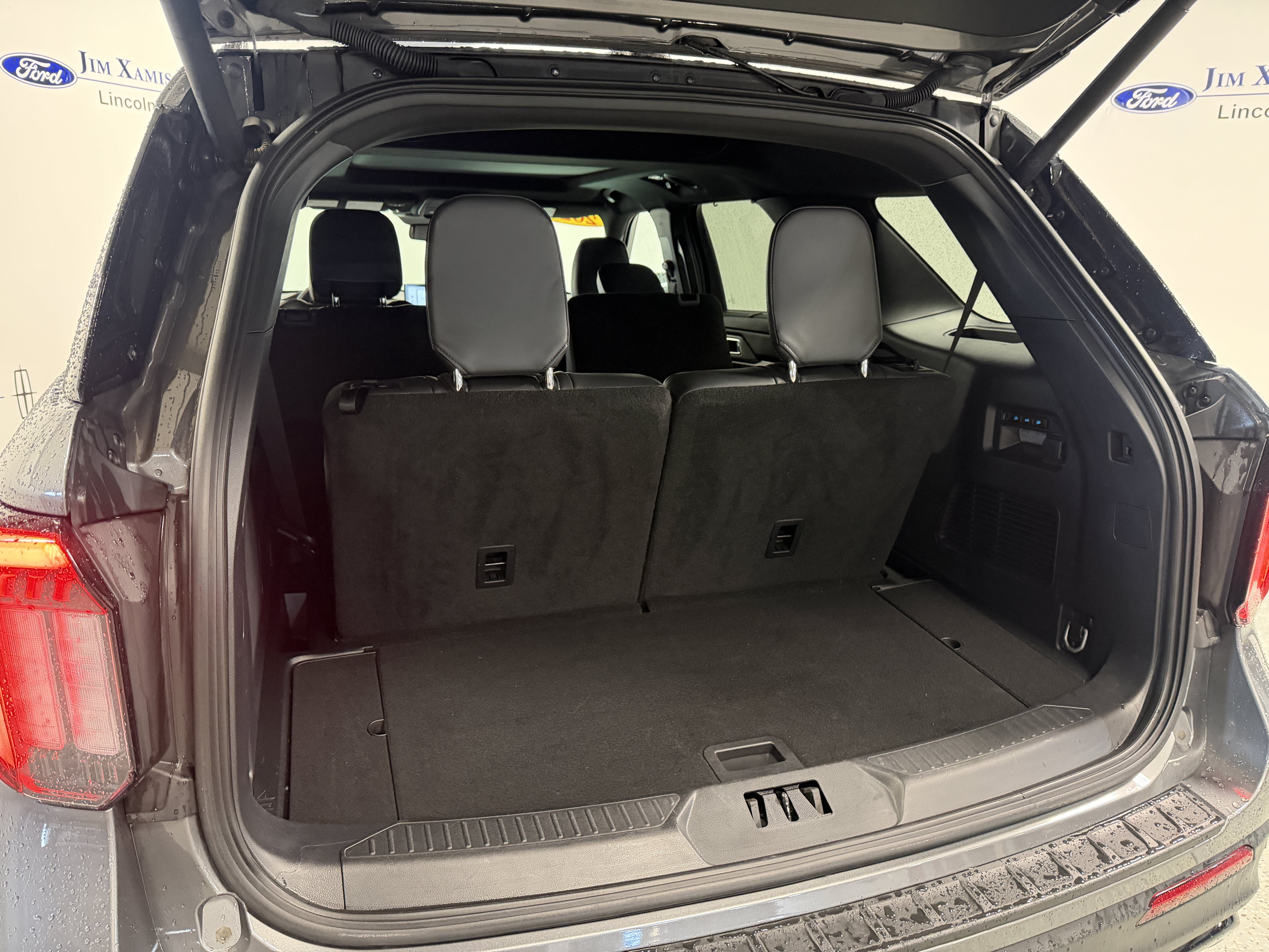 Used 2025 Ford Explorer ST AWD/4WD image 25