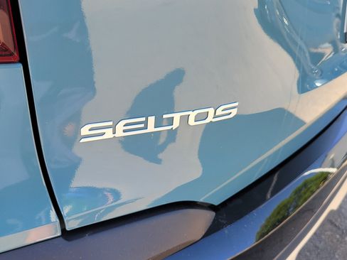 Used 2024 Kia Seltos EX FWD image 7