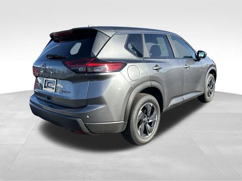 Used 2024 Nissan Rogue SV image 5