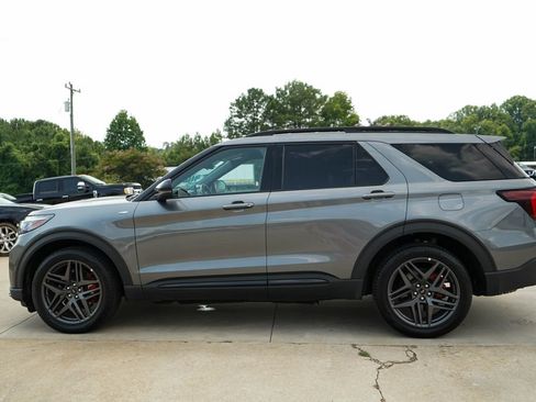 Used 2025 Ford Explorer ST-Line w/ ST-Line Street Pack AWD/4WD image 23