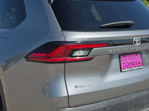 Used 2025 Toyota Grand Highlander AWD Hybrid image 30
