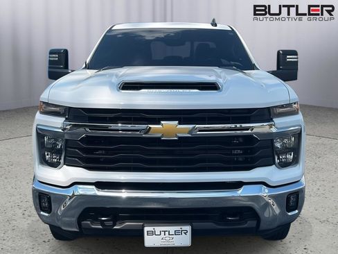Used 2025 Chevrolet Silverado 2500 LT w/ Convenience Package image 9