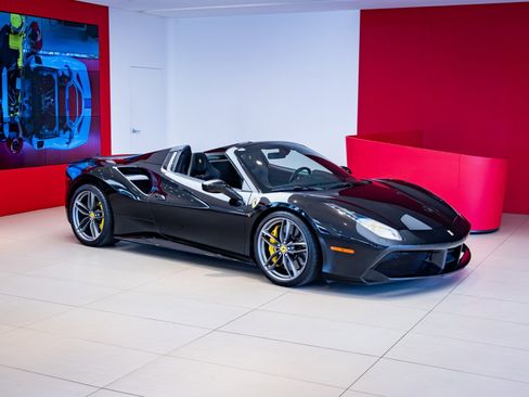 Certified 2018 Ferrari 488 Spider image 3