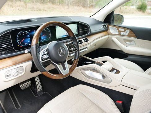 Used 2022 Mercedes-Benz GLS 450 4MATIC image 2