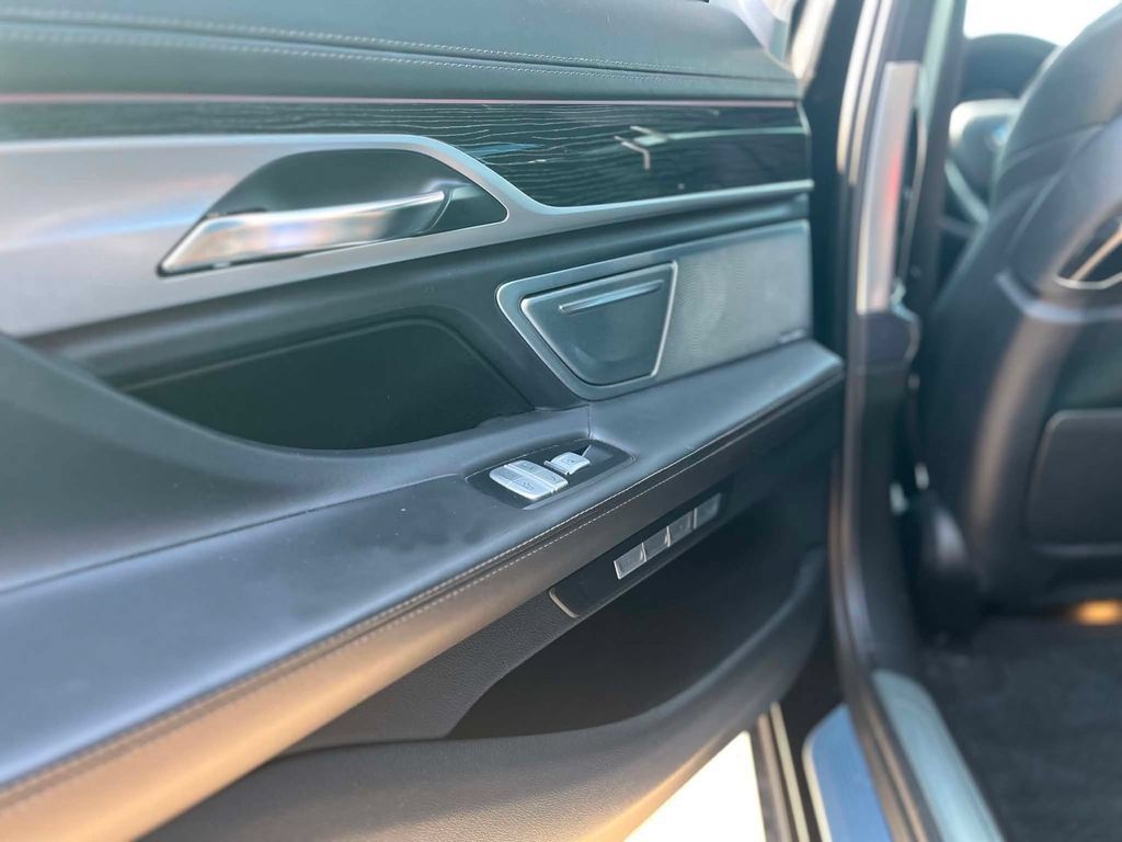 Used 2018 BMW 750i xDrive AWD/4WD image 14