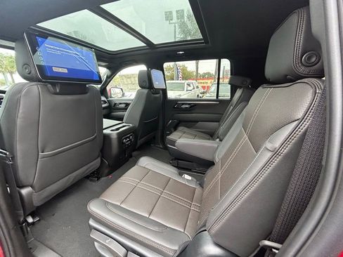 New 2025 Chevrolet Suburban High Country AWD/4WD image 15