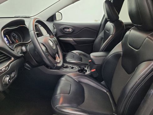 Used 2019 Jeep Cherokee Latitude Plus image 17