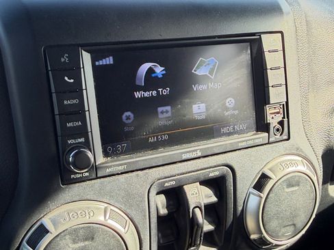 Used 2018 Jeep Wrangler Unlimited Sahara image 29