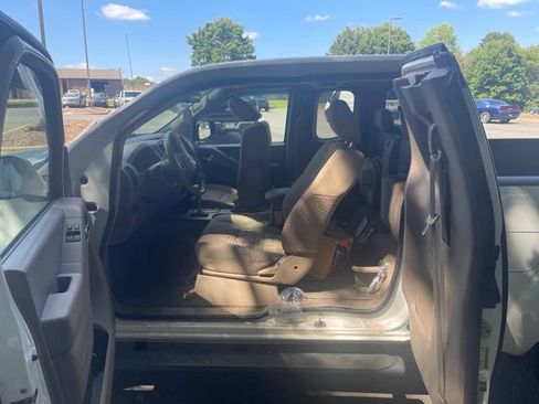 Used 2017 Nissan Frontier SV RWD image 10