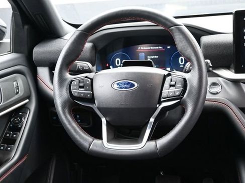 Used 2025 Ford Explorer ST-Line w/ ST-Line Street Pack AWD/4WD image 15