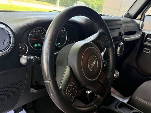 Used 2014 Jeep Wrangler Sahara w/ Connectivity Group AWD/4WD image 27