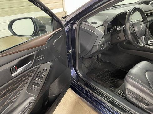 Used 2021 Toyota Avalon Limited w/ Advanced Safety Package image 10
