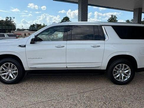 Used 2023 GMC Yukon XL SLT w/ SLT Luxury Package RWD image 4