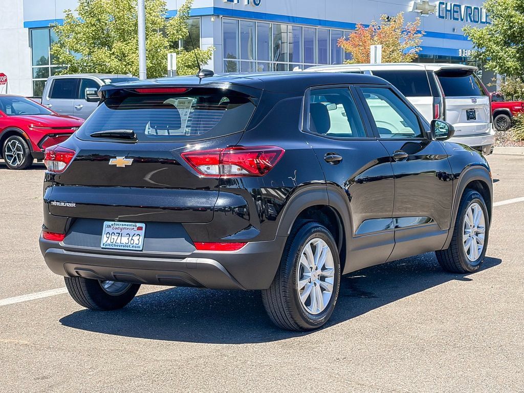 Used 2023 Chevrolet TrailBlazer LS FWD image 4