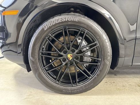Certified 2024 Porsche Cayenne Coupe AWD/4WD image 13