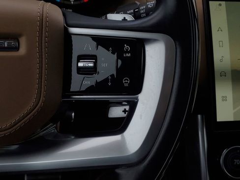 Used 2023 Land Rover Range Rover SE image 16