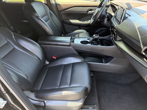 Used 2023 Nissan Rogue SV w/ SV Premium B Package FWD image 13