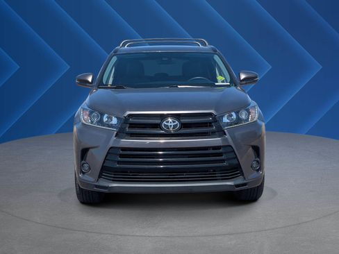 Used 2019 Toyota Highlander SE FWD image 8
