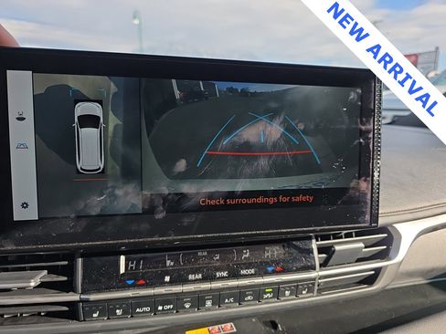 Used 2025 Toyota Sienna Platinum image 29