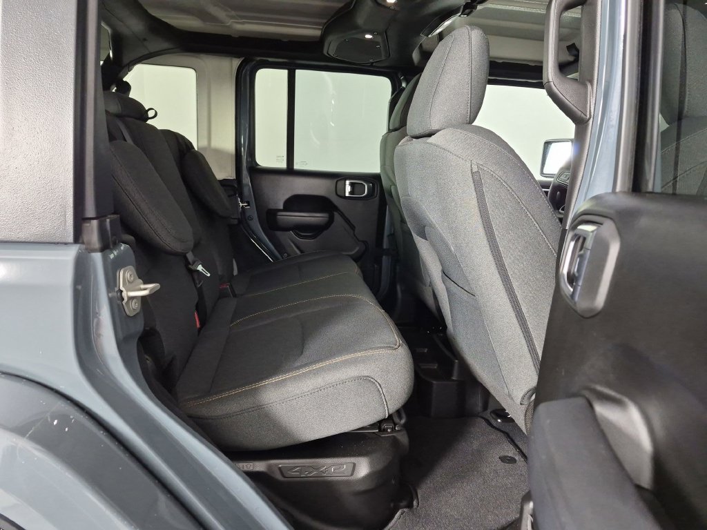 Used 2024 Jeep Wrangler Unlimited w/ Convenience Group AWD/4WD image 33