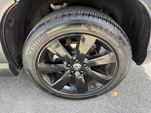 Used 2025 Honda Pilot Black Edition image 31