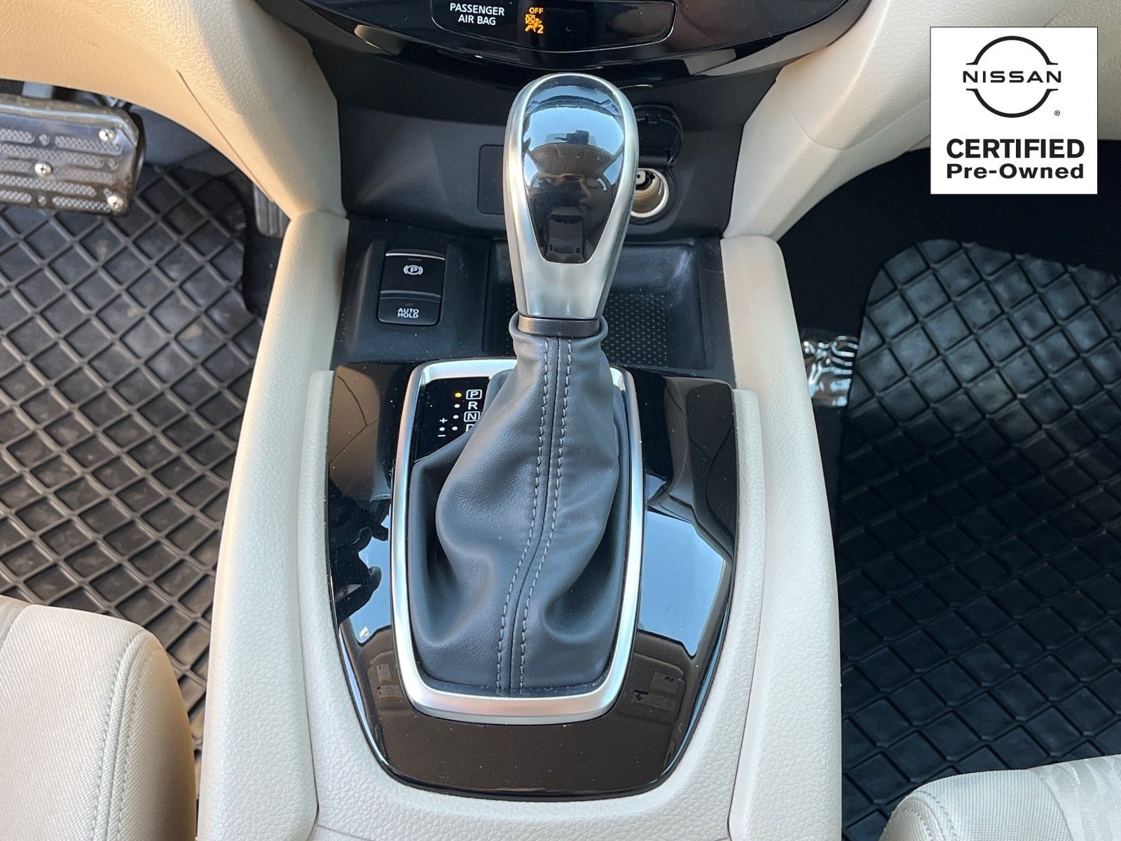Certified 2020 Nissan Rogue SV w/ Premium Package FWD image 27