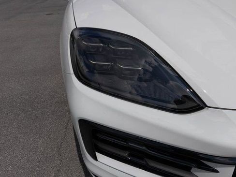 Used 2024 Porsche Cayenne image 13
