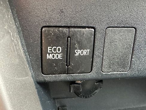 Used 2017 Toyota RAV4 LE w/ All Weather Liner Package AWD/4WD image 20