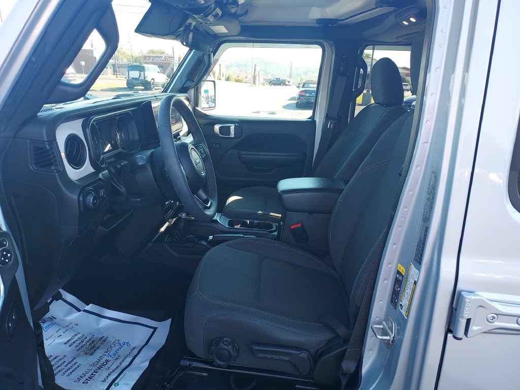 Used 2024 Jeep Wrangler Unlimited Sport AWD/4WD image 13